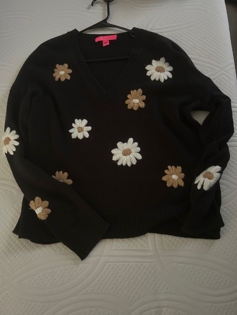 Lilly Pulitzer- Tenley Black V-Neck Daisy Embroidered Sweater, EUC, Size Medium - Picture 1 of 8